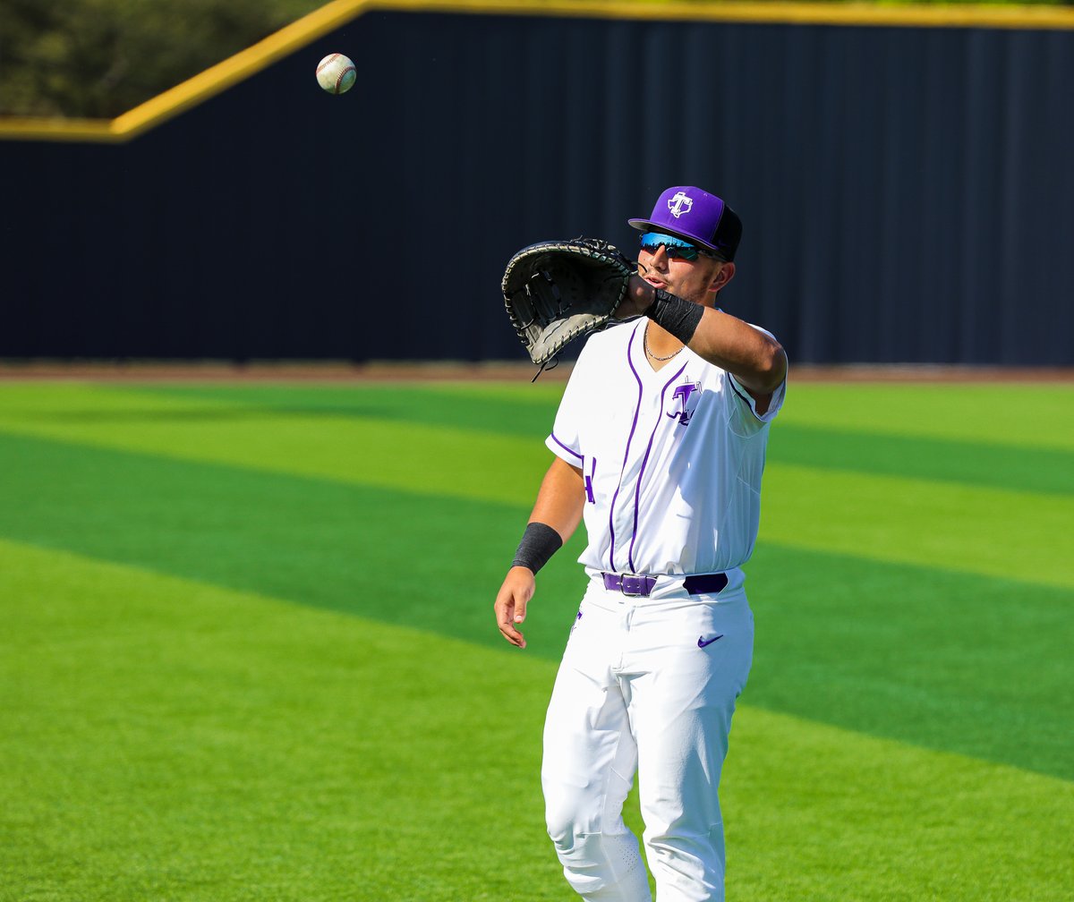 TarletonBase's tweet photo. Playin' some baseball 🔜

🖥 | https://t.co/H2l8rcU8QD
👂🏻 | https://t.co/5uWf0UcA3B / 90.5 FM
📊 | https://t.co/LQ62plRCCc https://t.co/v3tMYRxnGN