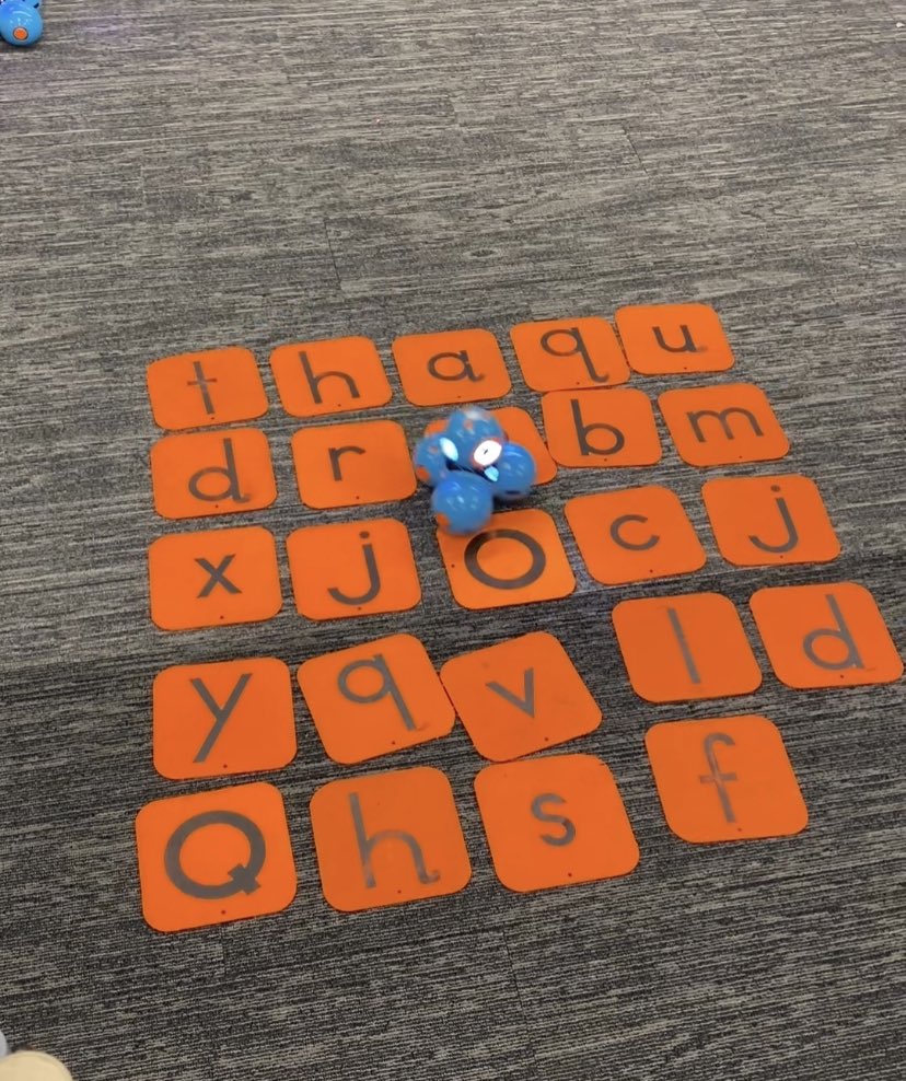 dmlcjo's tweet photo. Had so much fun with 5th graders using Dash Robots &amp; Oculus Roller Coaster in Mr Walsh’s class @hhschuskies @jwalsh579 @WonderWorkshop @MetaQuestVR more STEM fun to come in the following weeks🎢🤖 https://t.co/7CQV1EBqHt