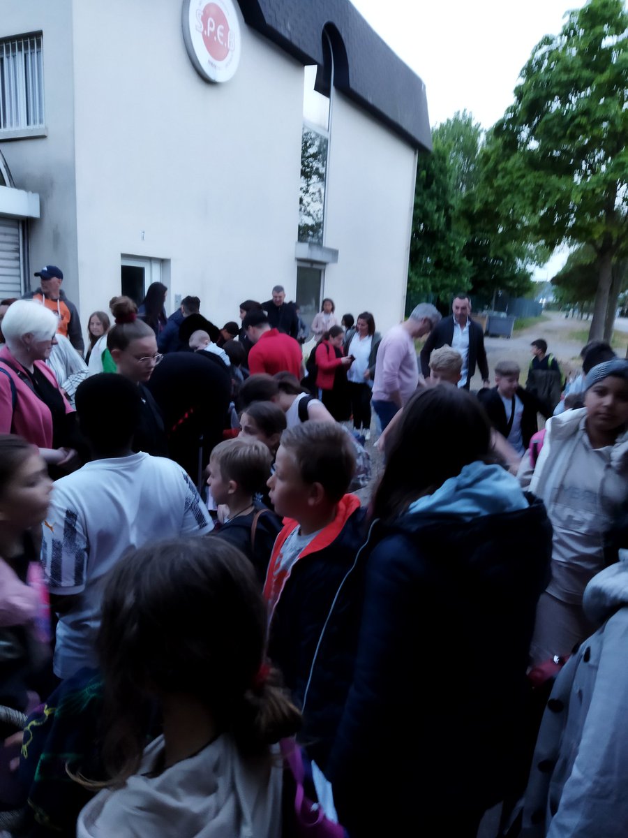GeomArt_SE's tweet photo. Home sweet home !
De retour, des souvenirs et des bons souvenirs plein la tête !
Un grand merci à mes familles, mes parents accompagnateurs et à mes enseignantes de m'avoir fait confiance pour ce séjour à Cambridge ... https://t.co/9mcFsh6hlp