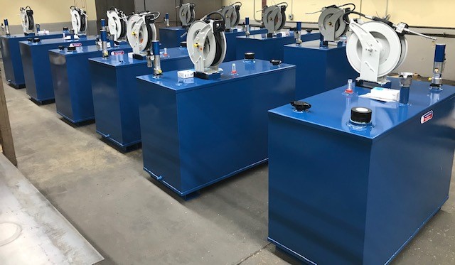 NewberryTanks's tweet photo. Newberry's turnkey lube tank packages ship assembled and ready for use. The tank package comes standard with a level gauge, leak detection gauge emergency vents, atmospheric vent, fill cap, pump, mounted hose reel, and meter. #TurnkeyTanks #StrongAsSteel https://t.co/ndIqYM3T0h https://t.co/y6xGRRVRiY