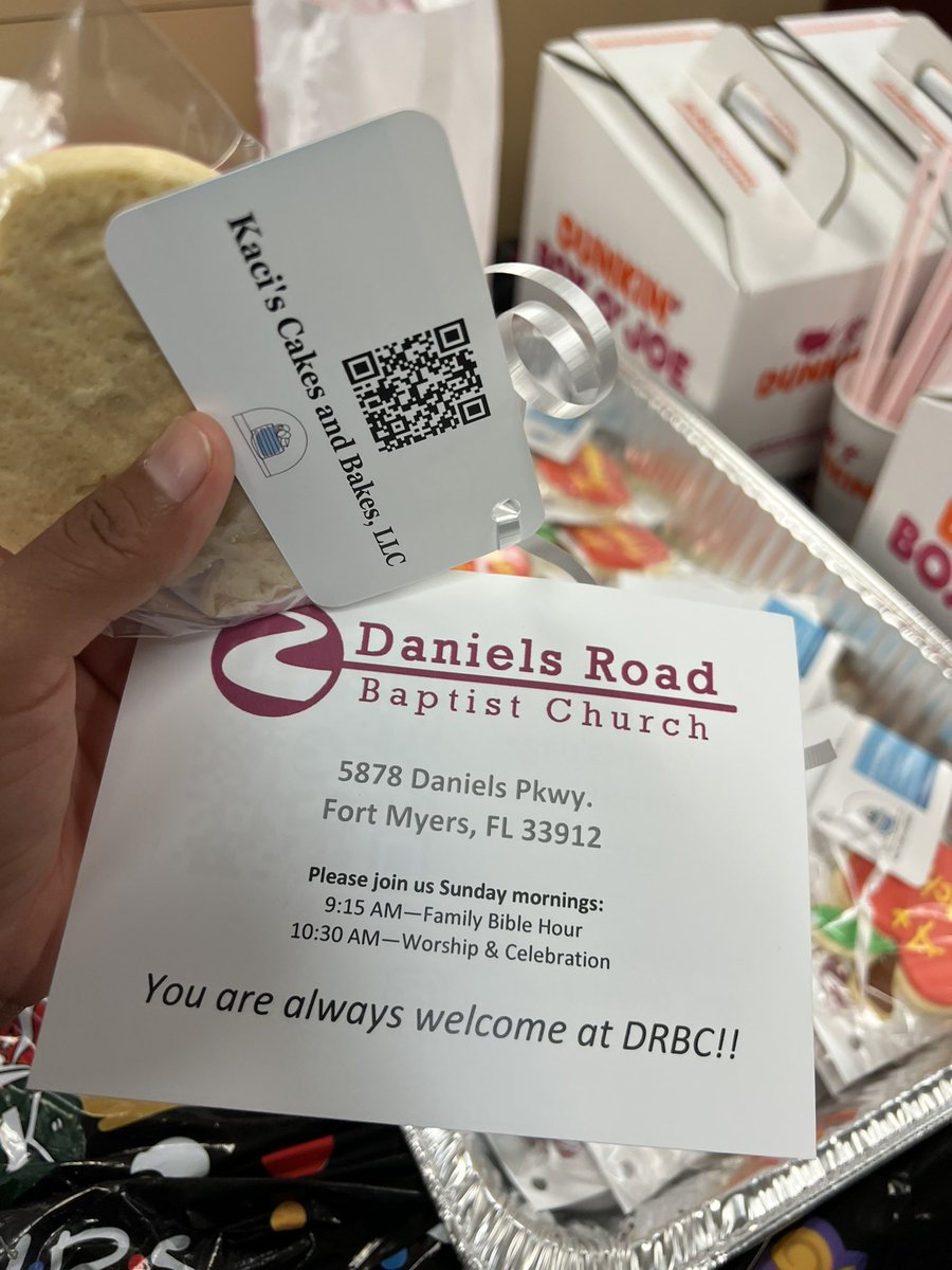 The One With Cake! As we close this week we can’t help but thank our amazing Villas’ team, sponsors, and volunteers! 🎉 Today Daniels Road Baptists and Dulce Coincidencia had sweet treats for us!! 🦁🐾 <a href="/VillasElem/">Villas Elementary</a> #TeacherAppreciationWeek #villaslions