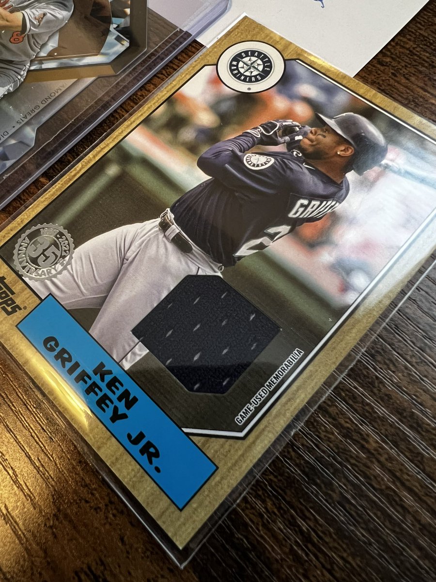 TheChessmix's tweet photo. Ken Griffey Jr game used jersey and Cal Ripken Jr Diecut!!!

$30 shipped!!!!

@CardboardEchoes https://t.co/tZrejybCWy