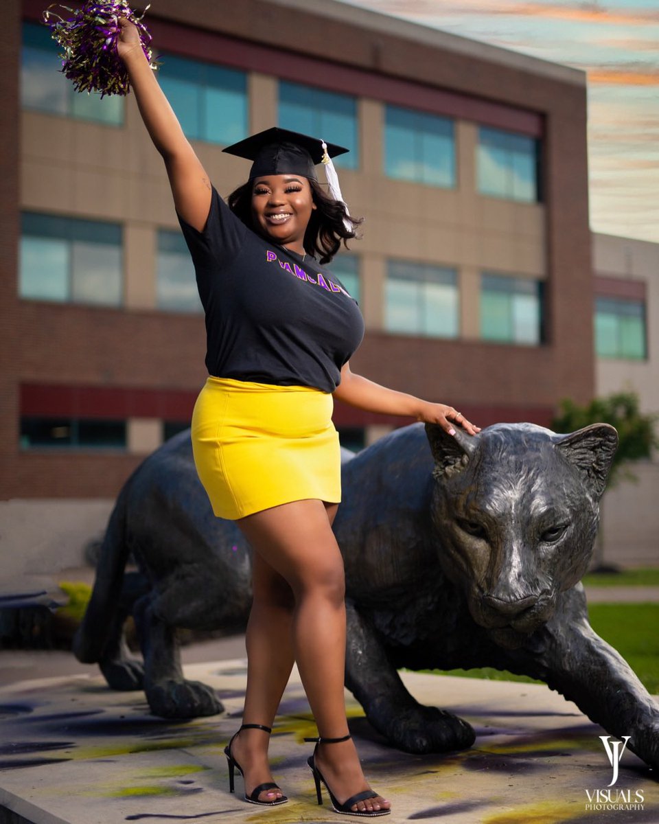 jvsimm's tweet photo. Another PV GRAD in the books! ๐ Congratsย Taylor!
โข
Be sure to secure your spot for the PVAMU senior sale! ๐
โข
๐ธ: @jvsimm
โข
LIKE, COMMENT, SHARE! ๐ฌ
#pvamu #pvamugrad #pvamugradswag #pvamu22 #pvamu23 #graduation #senior https://t.co/c3KKjp5zxl