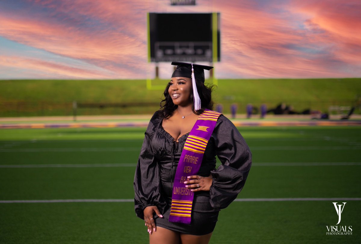jvsimm's tweet photo. Another PV GRAD in the books! ๐ Congratsย Taylor!
โข
Be sure to secure your spot for the PVAMU senior sale! ๐
โข
๐ธ: @jvsimm
โข
LIKE, COMMENT, SHARE! ๐ฌ
#pvamu #pvamugrad #pvamugradswag #pvamu22 #pvamu23 #graduation #senior https://t.co/c3KKjp5zxl