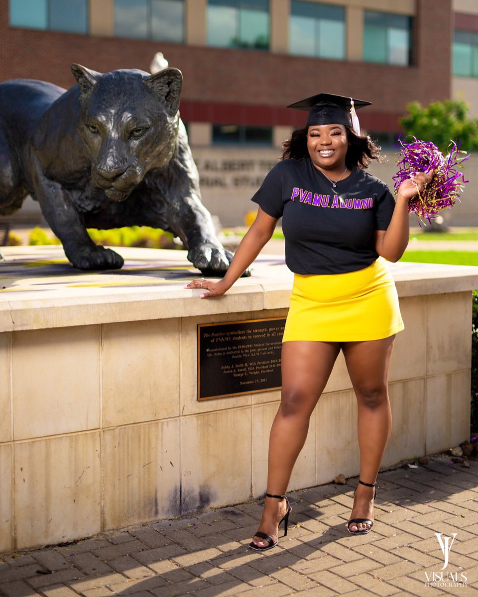 jvsimm's tweet photo. Another PV GRAD in the books! ๐ Congratsย Taylor!
โข
Be sure to secure your spot for the PVAMU senior sale! ๐
โข
๐ธ: @jvsimm
โข
LIKE, COMMENT, SHARE! ๐ฌ
#pvamu #pvamugrad #pvamugradswag #pvamu22 #pvamu23 #graduation #senior https://t.co/c3KKjp5zxl