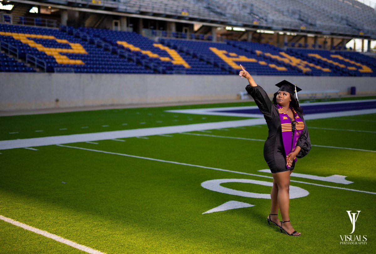 jvsimm's tweet photo. Another PV GRAD in the books! ๐ Congratsย Taylor!
โข
Be sure to secure your spot for the PVAMU senior sale! ๐
โข
๐ธ: @jvsimm
โข
LIKE, COMMENT, SHARE! ๐ฌ
#pvamu #pvamugrad #pvamugradswag #pvamu22 #pvamu23 #graduation #senior https://t.co/c3KKjp5zxl