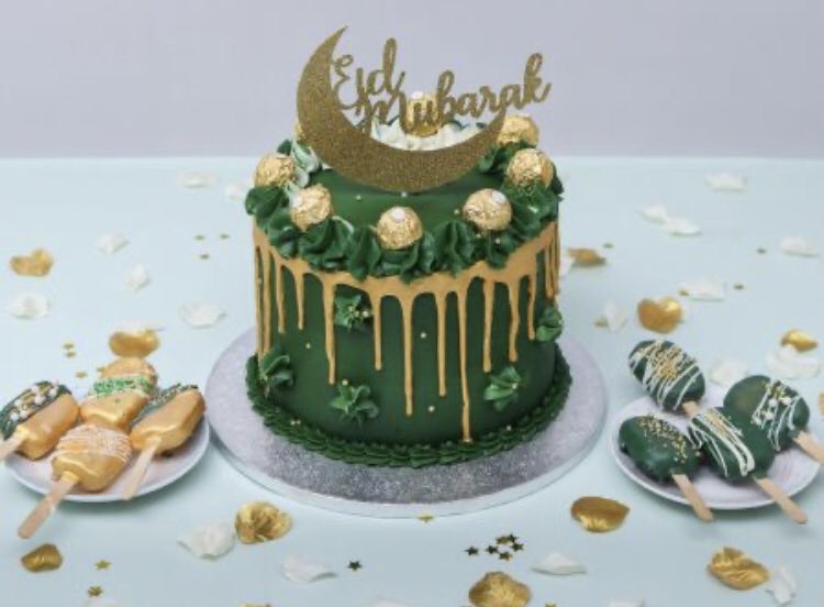 rehanasbakeryy's tweet photo. Eid Mubarak!!! Cake filled with chocolate and almond filling topped with ferrero rocher #dessert #cake #chocolate #almond #EidUlFitr #EidMubarak2022 https://t.co/5tGN3S0vKc
