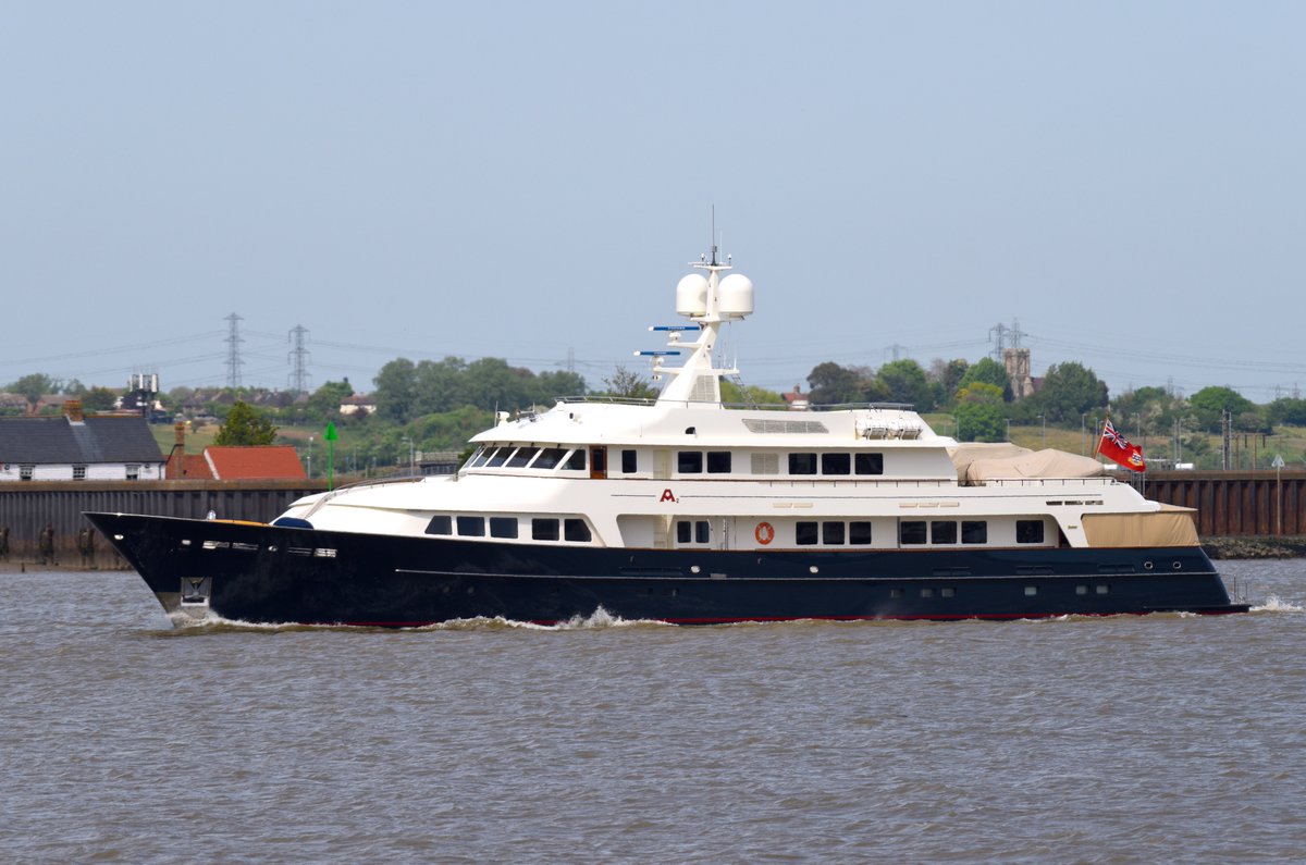 FraserG32883664's tweet image. The enigmatically named super yacht A2, cruising past Gravesend this afternoon and inbound for London. My thanks to @Krispen_Ships. @sytreports @Superyachtscom #SuperYacht #LuxuryYacht #Gravesend #RiverThames