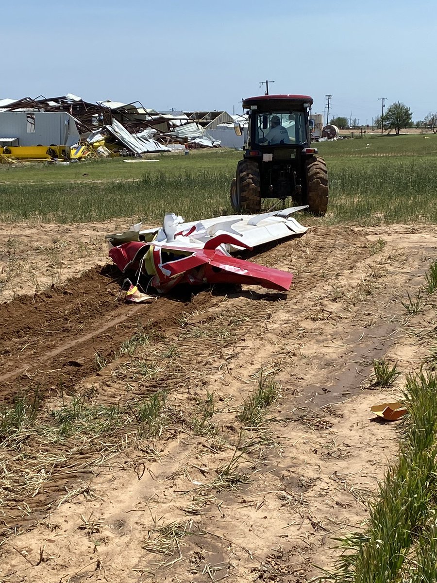 Cleanup day at Texas A&M AgriLife at Vernon. Removed a few wings and are ready for #Peanut planting 2022 @TXRP_Agronomy @KaleAdams15 @BillCoufal @JonathanRTX_Ag @AnthonyPennartz