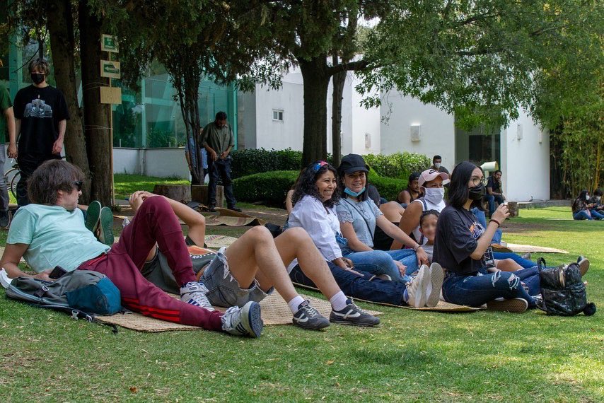 CC_LosPinos's tweet photo. Hoy iniciaron las actividades del tianguis de música independiente #LaZurda. 

No pierdas la oportunidad de conseguir ese disco que te falta para tu colección y escuchar música #EnVivo https://t.co/10Oafv5KuW