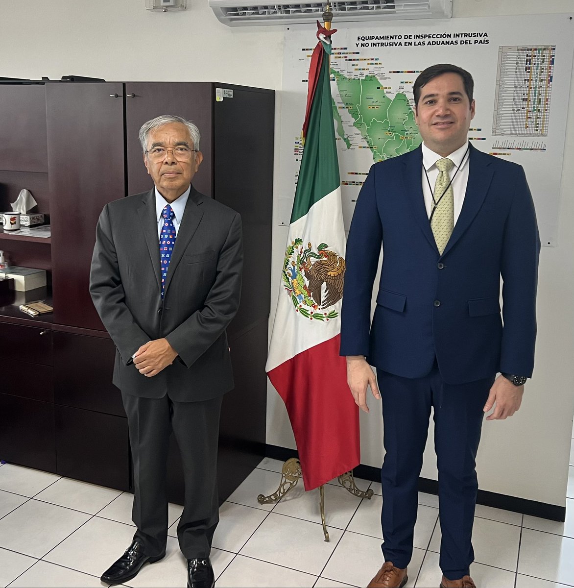 Me reuní con el Almirante Felipe Solano Armenta, Director Nacional de  Operación Aduanera de la ANAM. La eficiencia en nuestras aduanas provoca un  crecimiento continuo del flujo comercial entre México y el