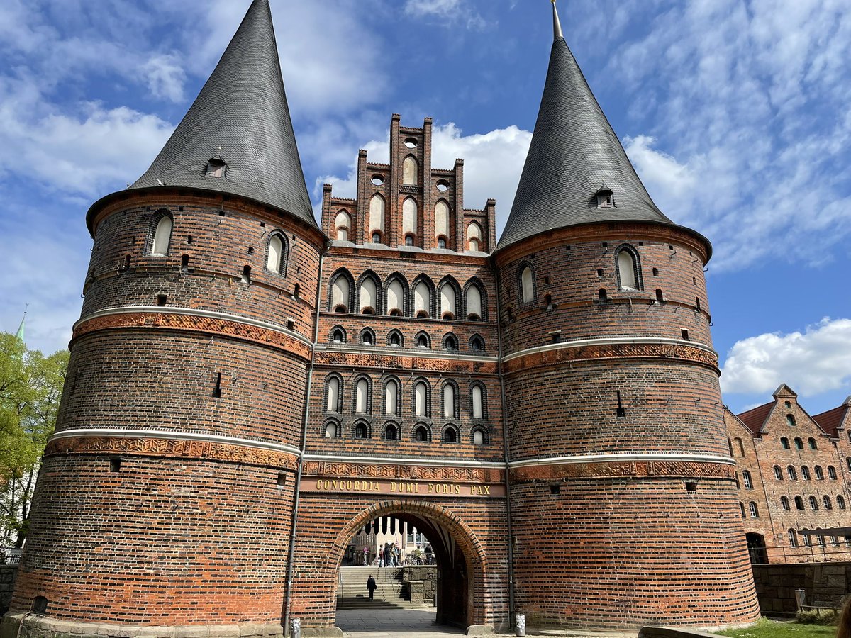 Heute war ich im hohen Norden beim Abschluss der Wahlkampf-Küstentour in Lübeck. Zehn Jahre ohne <a href="/linke_sh/">Die Linke SH ❤️</a> im Landtag sind genug! Es braucht eine Stimme für bezahlbare Mieten, gute Bedingungen in der Pflege und eine Gerechtigkeitswende in der Bildung! 

#ltwsh #dielinke