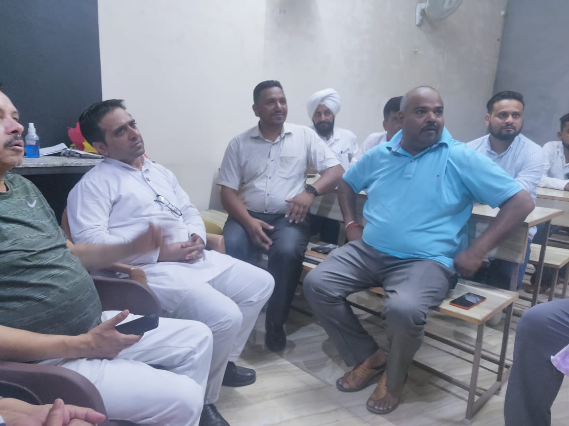 deepakPILOTfans's tweet photo. Thanks AAP #Kapurthala team for warm welcome
@VarunRajSingh26 @BhagwantMann @ArvindKejriwal @AAPPunjab @AamAadmiParty @raghav_chadha #India #Punjab @HarpalCheemaMLA @JarnailSinghAAP @DrDeepakPILOT #DeepakPILOT https://t.co/DXkOgs2gm6