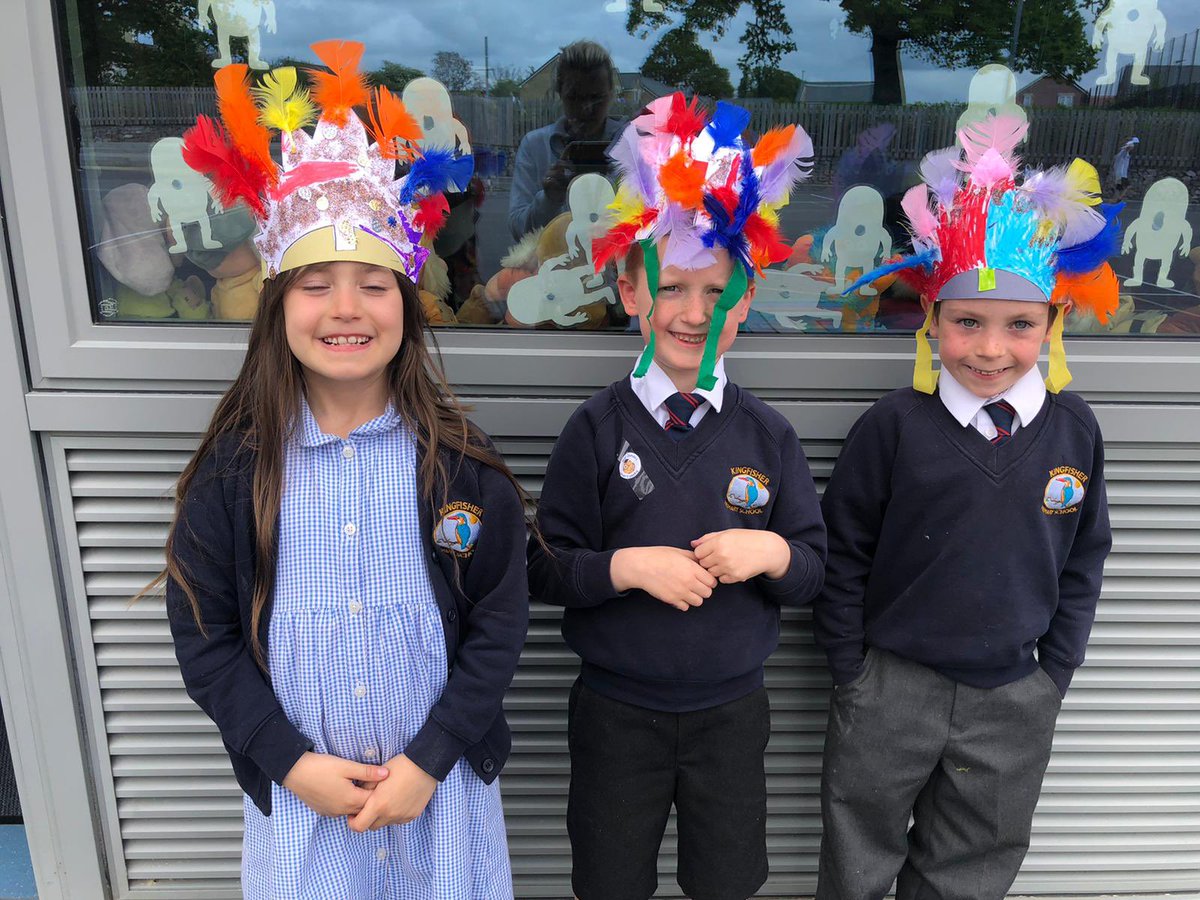 KingfisherYeo's tweet photo. Dragonfly class learned all about South America for #GeographyDay! Their carnival headwear was incredible! https://t.co/ZZxbgXAGnr