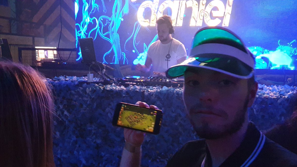 teddoesathing's tweet image. Why do people think me and my friends are stupid when we go out?