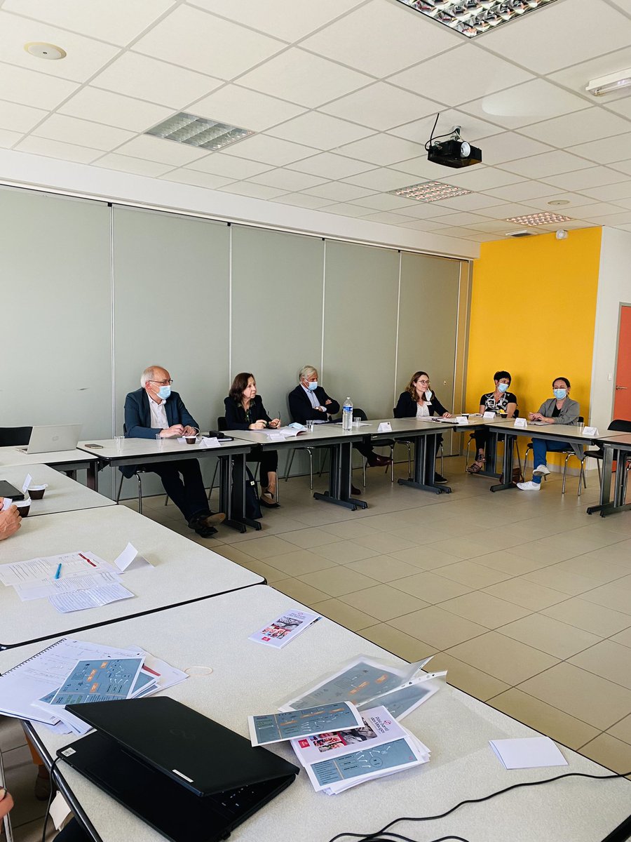 JihaneTokhsane's tweet photo. Avec la Vice-Presidente de la commission autonomie Marie-Pierre Martin et Gilles Leroy à la rencontre des professionnels des pôles handicap de Chaudron/Beaupreau @FondationFASSIC. Nous saluons l’engagement des professionnels chaque jour avec @FlorenceDabin. https://t.co/fyzXjGk2Ul