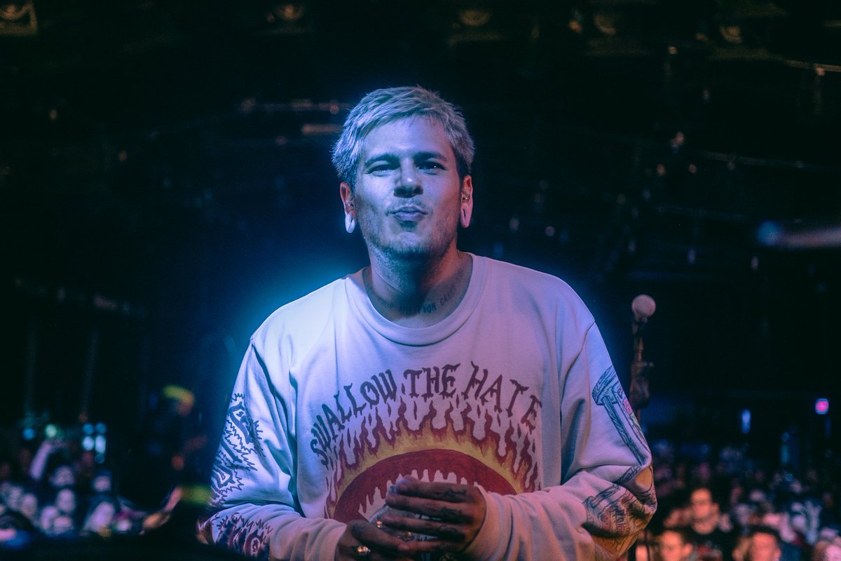 novelistsmusic's tweet photo. KÖLN 🧡 Our shiny logo fell before the show and Nico hurt his fingers but it was a fun day regardless ! 🤷‍♂️

📷 @JrmyMartineau
___

#novelistsfr #dejavu #livemusic #rock #heaveninhidingtour #imminence #portnoir #koln #cologne #diekantine https://t.co/093cbU6A1d