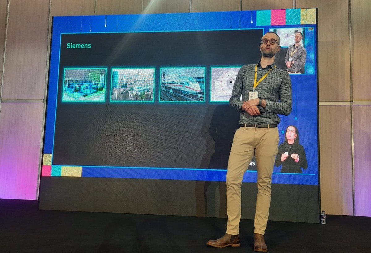 Col5punto0's tweet photo. 📡🌐💻📲 @Siemens presente en #Colombia40. Ya comienza la conferencia "Aplicando la digitalización en una industria no digital", con Matthew Watson. Conéctate a https://t.co/DGtICFGCA8 #Col40Viernes https://t.co/hitggFBaLt