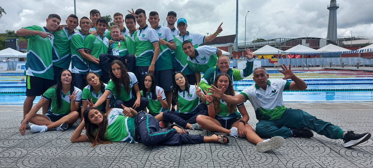 IndeportesAnt's tweet photo. Mírelos bien pues: son la Selección Antioquia de Natación en @juegosintercol. Es un combo madrugador porque esta mañana se zambulló para ganarse 5 de oro, 7 de plata y 2 de bronce. ¿Y sabe qué es lo mejor? ahora vuelven a competir. ¡Subienda de medallas para hoy! @GobAntioquia https://t.co/iYR7xjImzx