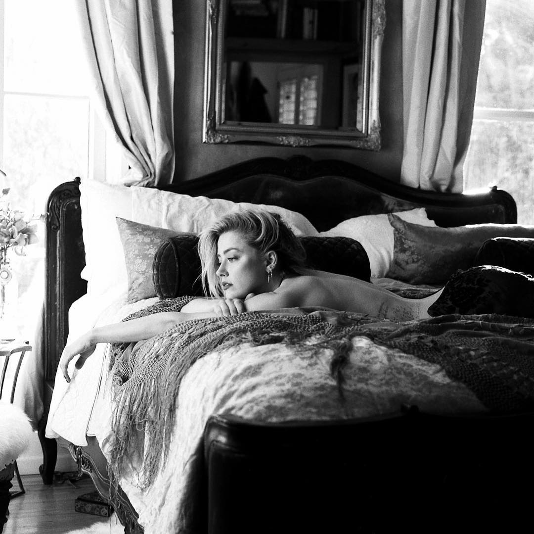 roaringrapids22's tweet photo. Amber Heard claims to have PTSD, to be so traumatized by the severe abuse she endured, that she suffers from anxiety, hypersensitivity, insomnia, etc., yet nearly 6 years after the divorce, still sleeps in the marital bed she shared with her alleged abuser??? She is a LIAR! https://t.co/7mU6IpKCbL