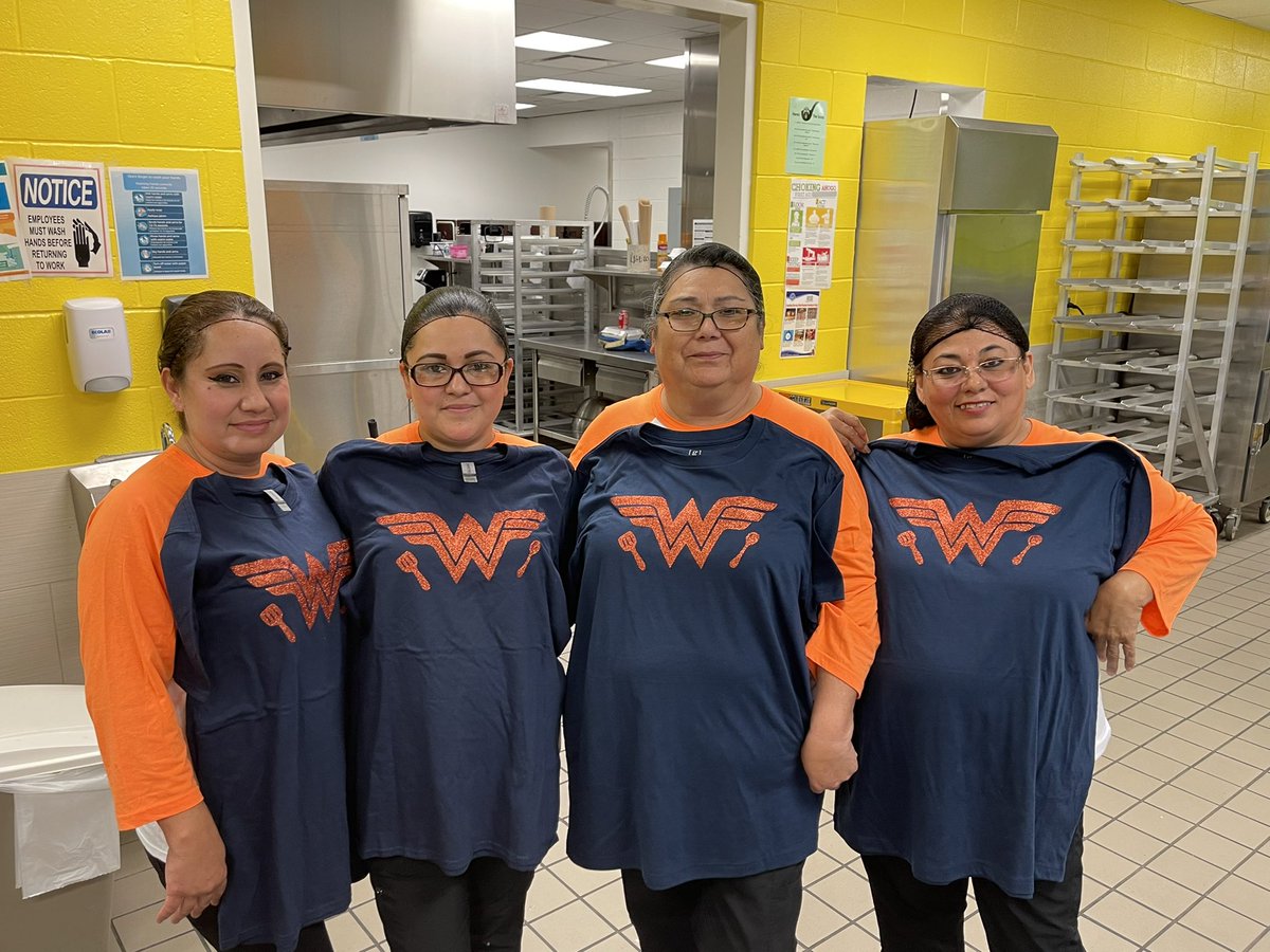 lockhartES's tweet photo. We are thankful for our School Lunch Heroes! #LockhartStrong #WildAboutLockhart @HISDNutrition @Leigha_Curry7 https://t.co/TtCiKpMqMt