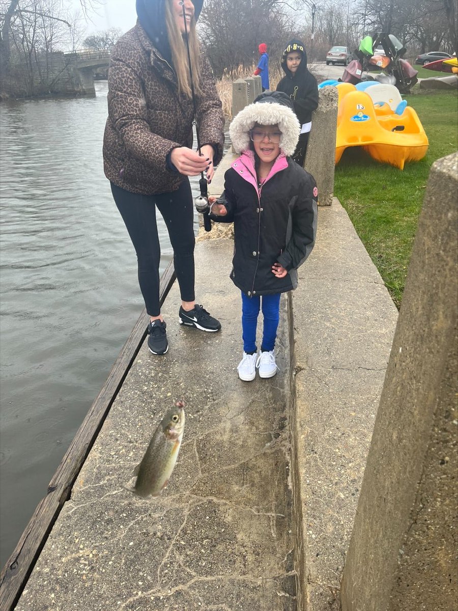 MilwaukeePolice's tweet photo. #MKEPD #MPDDistrict3, #Fishing4TheFuture event was a #Success! #ThankYou to all the sponsors and organizations that assisted and donated to make the event possible! We had a lot of #MKEKids catch fish and go fishing for the first time ever! #MKECommunity https://t.co/Ux9K9g2wLU