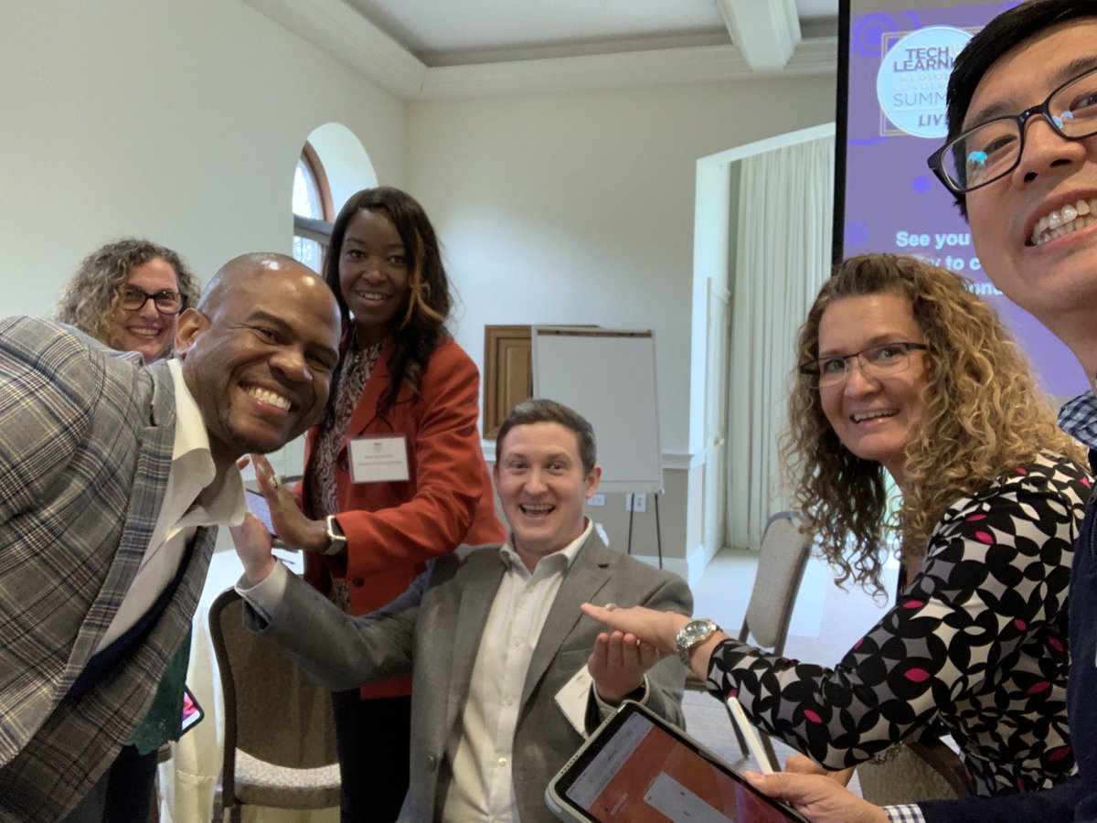 KimRamosRI's tweet photo. #TLTechLive AppMazing Race! @mrhooker @techlearning https://t.co/b79g563gm9
