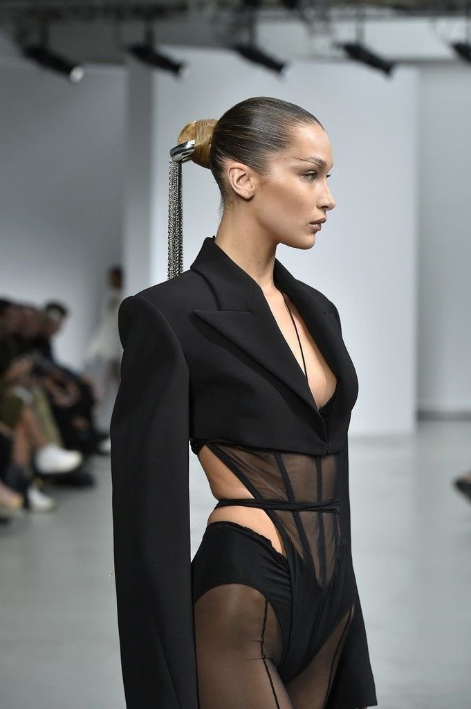 bghadidarchive's tweet photo. bella hadid for mugler https://t.co/KQrB4V8y5v
