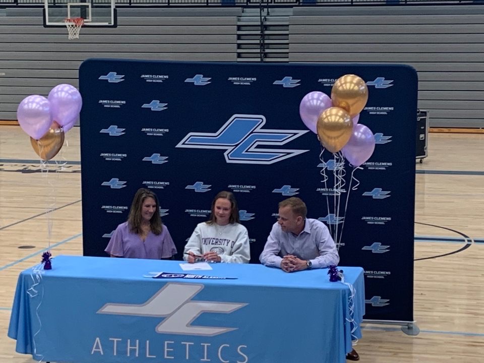 northalabamasc's tweet photo. Committed for 2022! Congrats to Sarah Bierbauer for signing with @UNASoccer

Sarah plays on our Gravity Girls 04 @DP_League &amp; @WPSL U21 teams! We Can't wait to see all of the awesome things Sarah will accomplish at UNA!

#northalabamasc #provenpathway @north_alabama @UNAAthletics https://t.co/NFw7aQM3s7