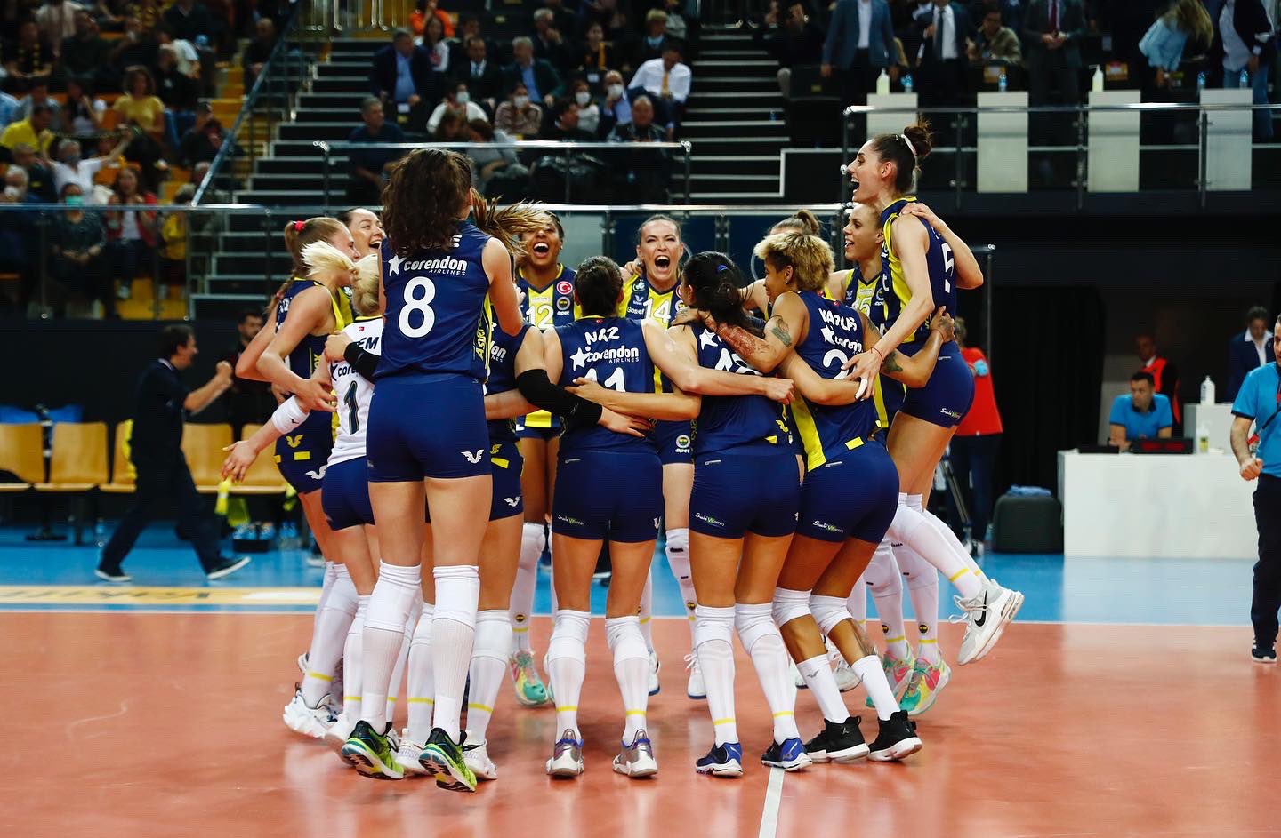 Fenerbahçe galibiyet sevinci