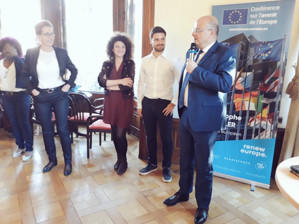 FMouillaud22's tweet photo. Présent, avec les présidents départementaux @RenaissanceUE, et son directeur @MdeBezenac, à une soirée d'échanges à Strasbourg avec les députés 🇪🇺 @GrudlerCh @fabienne_keller et 🇨🇵 @SylvainWaserman, à la veille de la marche pour l'Europe à l'occasion de la clôture de la #CoFoE. https://t.co/BDh6mJjXKp
