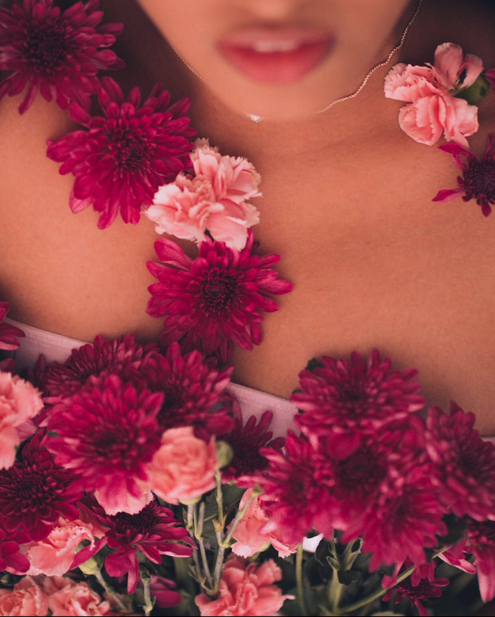 filmmakingbyles's tweet photo. #MothersDay2022 Don’t forget to get your mama flowers while they’re all still stocked up in the stores 🌸🌺 https://t.co/38n5xs0oo8