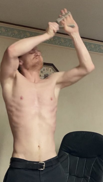 DereckWDew's tweet photo. Stills from #iPhone video, so definition not as it seems #art #unorthodox #weird #fit #selfeffacing https://t.co/b4TaOSViq0