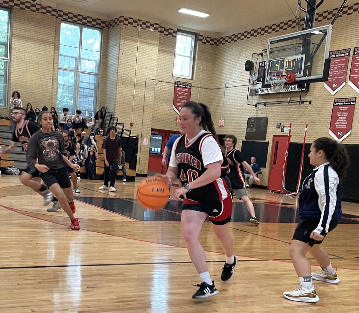 PerryWhs's tweet image. Some more 👏👏👏🏀🏀🏀 great event @WHSAthletics53 @MrMontanile, missed it so much #WeeFun #WeeBack