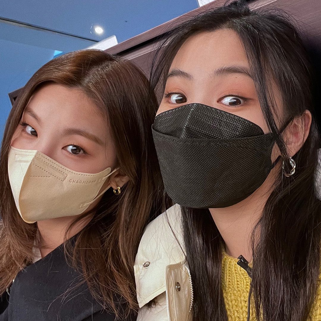 ITZY_MXCO's tweet photo. [📷🐺🐱] 06.05.22 - Actualización Instagram

"✨ ITZY V2LOG: Hello 2022 ✨

Diario de fotos V2LOG de Din Deng 💗
Compartiendo un diario de V2LOG de TtangDong 💗"

📎 https://t.co/WUb3gnuSgb

#ITZY #YEJI #RYUJIN #V2LOG @ITZYofficial https://t.co/O5yheusAHx