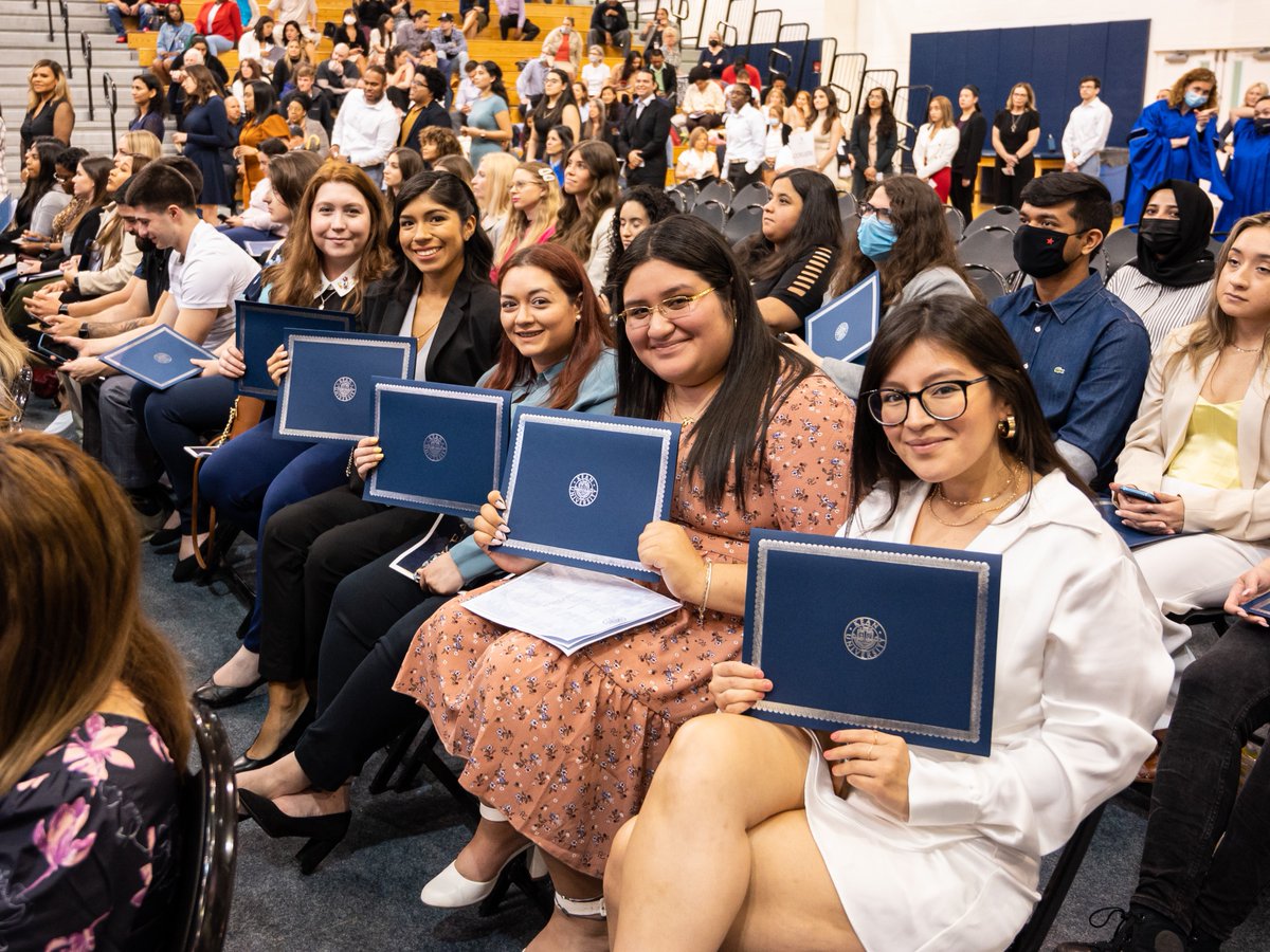 Congratulations, Kean Honors Graduates! Kean's Honors Convocation today celebrated the 1,118 students who have earned the University's highest distinction.
#Kean2022 #CougarsClimbHigher