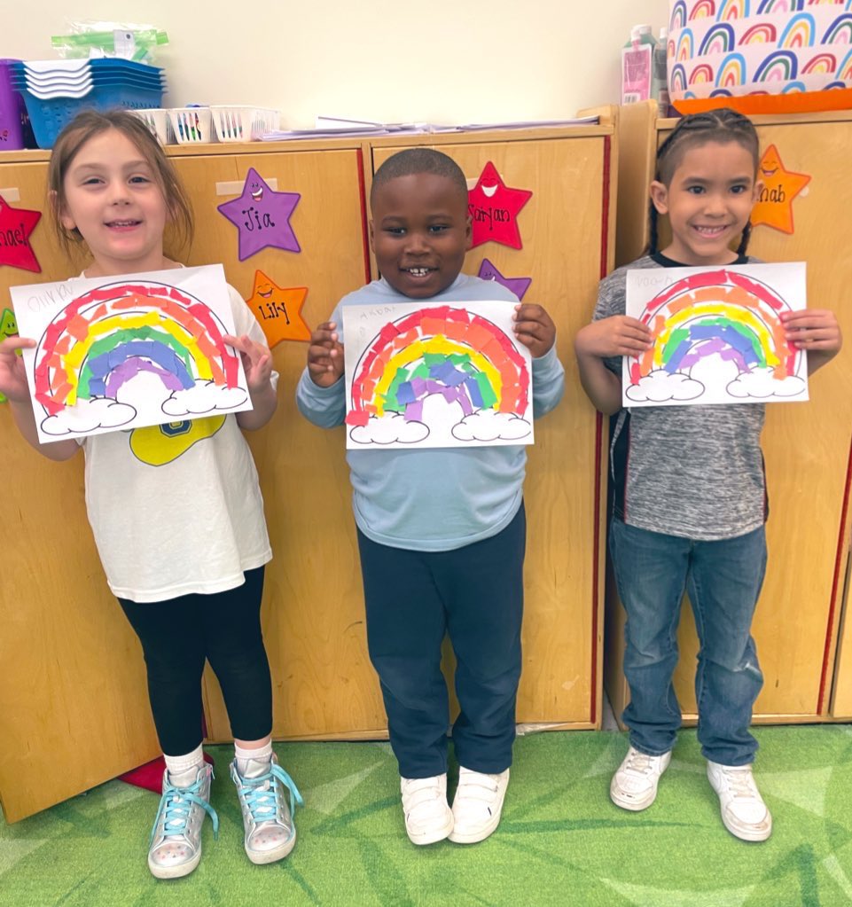 Ms_JChester4's tweet photo. a fun Friday afternoon craft 🌈🌧 we’re ready for the weekend! https://t.co/ArYEhccLzj