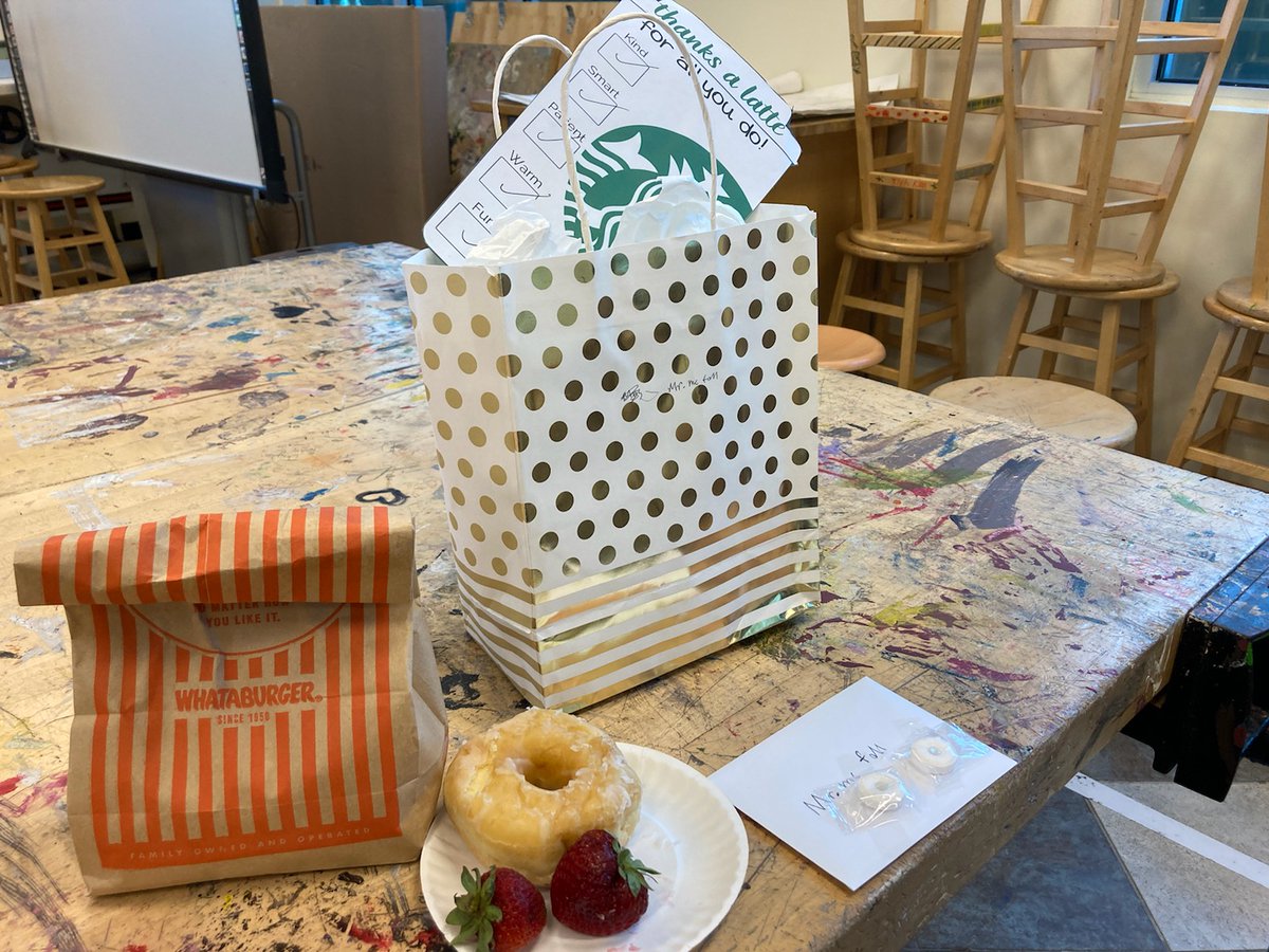 McfallTetsuo's tweet photo. Feeling the love this #TeachersAppreciationWeek ! @HPSArt https://t.co/IqVCne0CGV