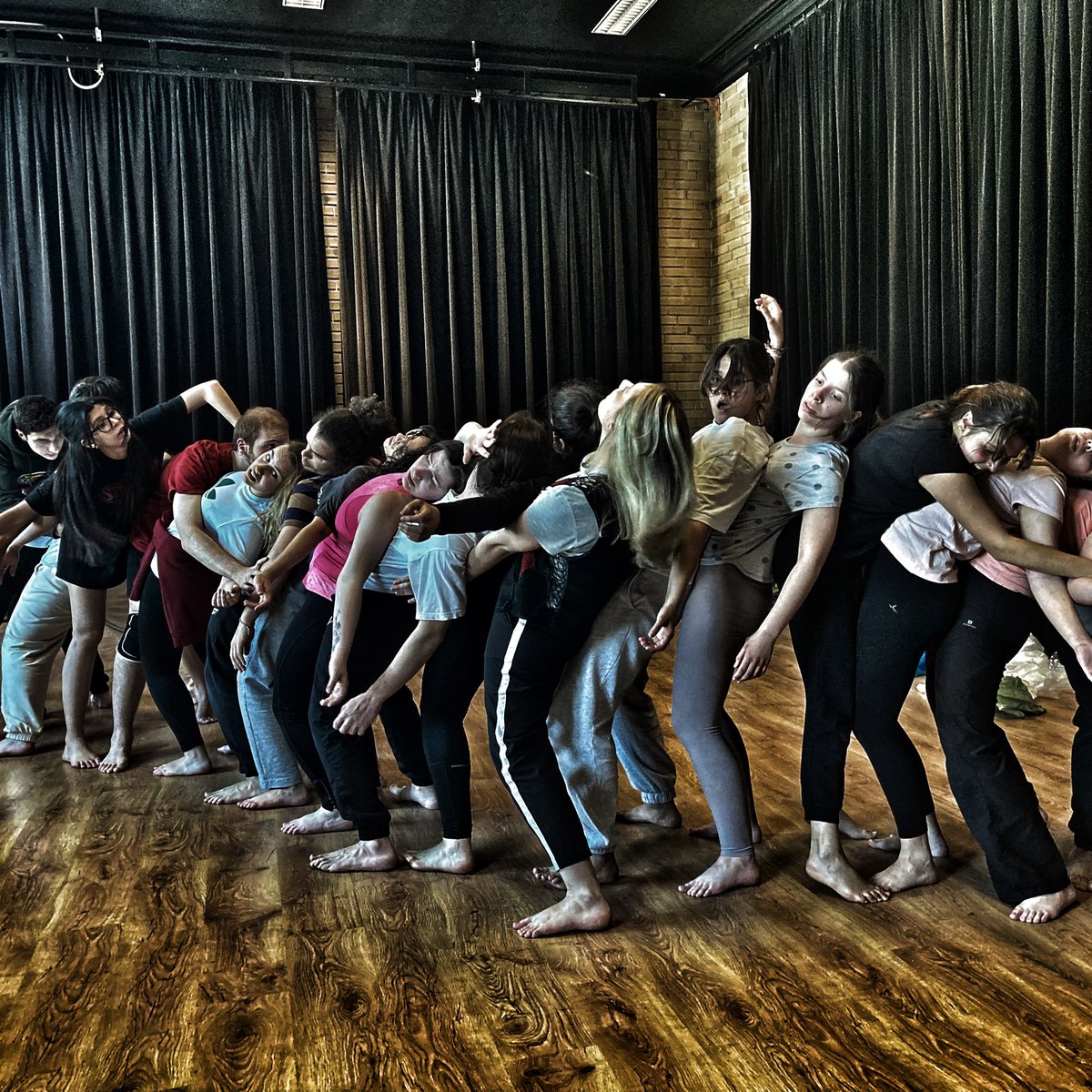 TmesisTheatre's tweet photo. End of week 3 with the amazing students in Porto! Time is flying by #100SecondsToMidnight @EliRandle @marianapiresact #Ensemble https://t.co/wBjDrMrq28