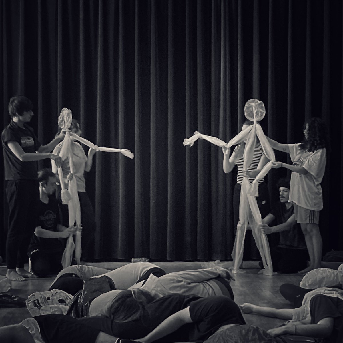 TmesisTheatre's tweet photo. End of week 3 with the amazing students in Porto! Time is flying by #100SecondsToMidnight @EliRandle @marianapiresact #Ensemble https://t.co/wBjDrMrq28