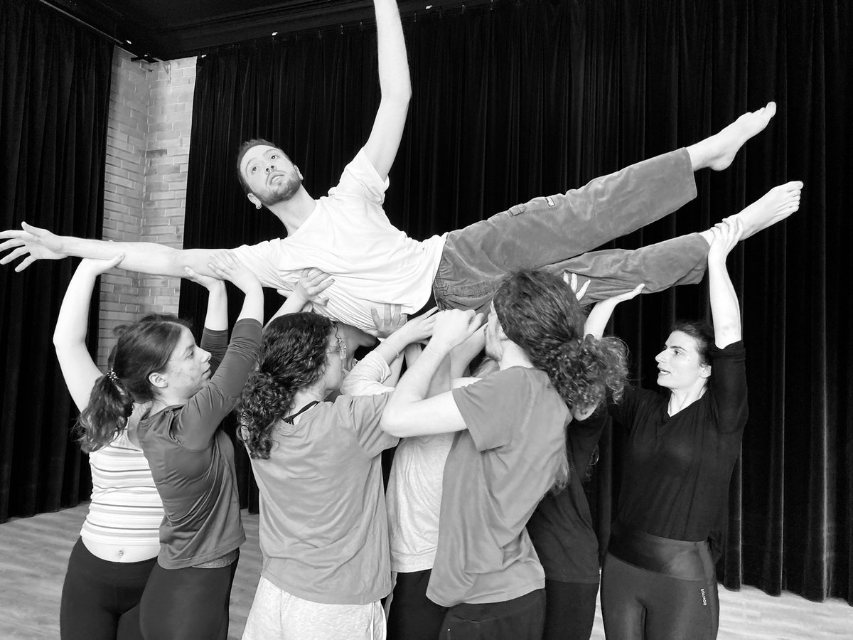 TmesisTheatre's tweet photo. End of week 3 with the amazing students in Porto! Time is flying by #100SecondsToMidnight @EliRandle @marianapiresact #Ensemble https://t.co/wBjDrMrq28