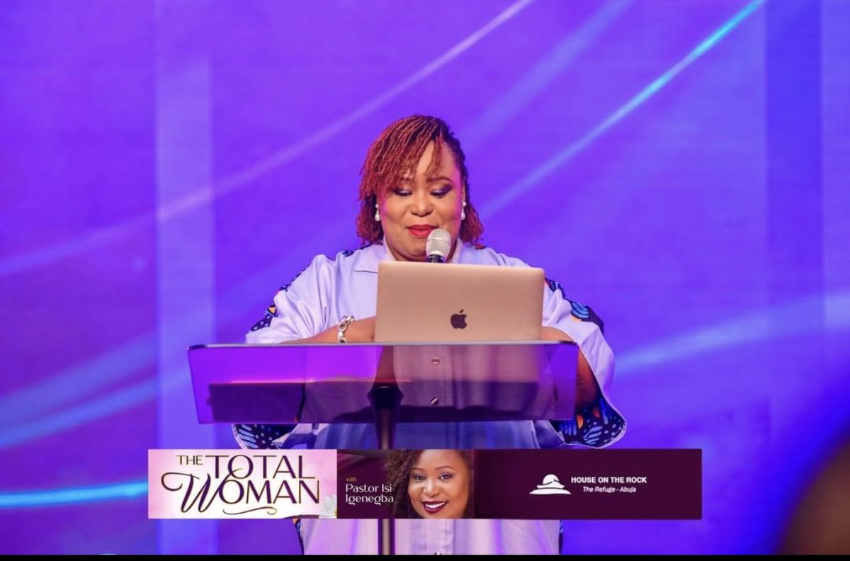 HOTRREFUGE's tweet photo. It's a beautiful sight to behold as Pastor Chichi Aigbe introduces Pastor Isi Igenegba.
#Reset2022
#HOTRRefuge
#HOTRService
#TotalWoman
#Woman2Woman https://t.co/Cw7RsQtg6U