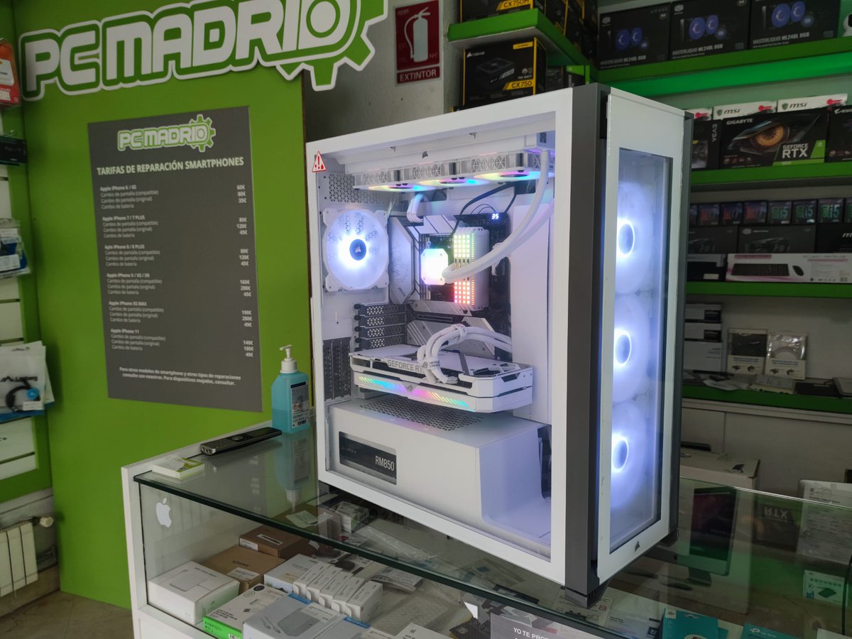 PC_MADRID's tweet photo. 🔥🔥🔥 Aquí tienes uno de los últimos ordenadores Gaming que nuestros técnicos han montado a medida. 👨‍🔧

¿Que te parece?

Si quieres uno, solo tienes en enviarnos un MP o contactar con nosotros por cualquier vía.

#PCGamer #pc #ordenadores #gaming #tecnología https://t.co/1hJCPBIVzD