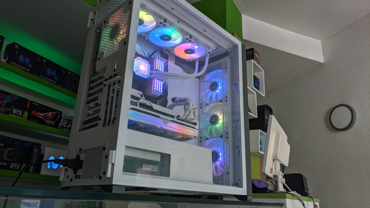 PC_MADRID's tweet photo. 🔥🔥🔥 Aquí tienes uno de los últimos ordenadores Gaming que nuestros técnicos han montado a medida. 👨‍🔧

¿Que te parece?

Si quieres uno, solo tienes en enviarnos un MP o contactar con nosotros por cualquier vía.

#PCGamer #pc #ordenadores #gaming #tecnología https://t.co/1hJCPBIVzD
