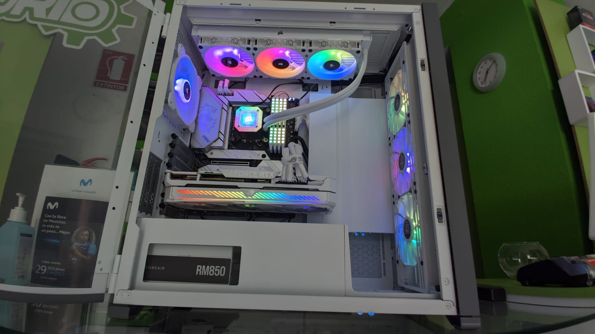 PC_MADRID's tweet photo. 🔥🔥🔥 Aquí tienes uno de los últimos ordenadores Gaming que nuestros técnicos han montado a medida. 👨‍🔧

¿Que te parece?

Si quieres uno, solo tienes en enviarnos un MP o contactar con nosotros por cualquier vía.

#PCGamer #pc #ordenadores #gaming #tecnología https://t.co/1hJCPBIVzD