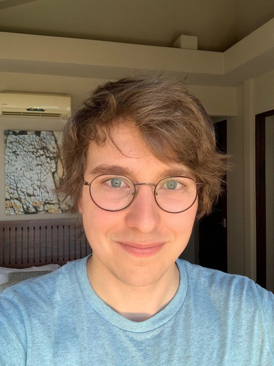 jschlatt's tweet photo. @insidetheslime Interesting considering you sent me this selfie earlier…… https://t.co/GnyDrJvGTE