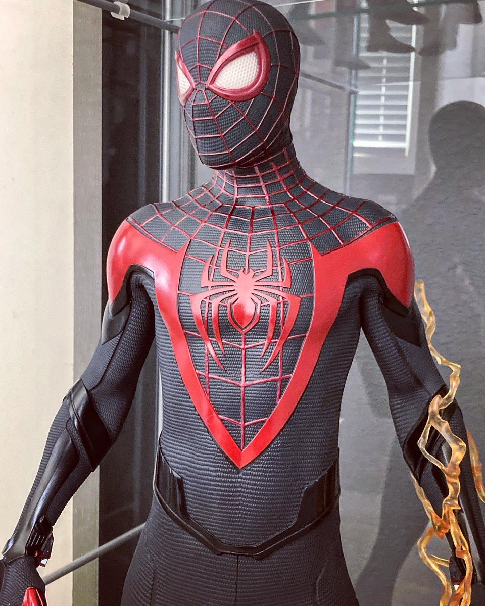 ironpinky's tweet photo. Here’s a 1:3 scale Miles statue I had a hand in designing. Also a mini GameStop version too. A lot of pride and joy went into these Miles statues. Beautifully sculpted by Premium Collectibles Studio #milesmorales #spiderman #pcstoys #premiumcollectiblesstudio #gamerverse https://t.co/X3CMbCwlLU