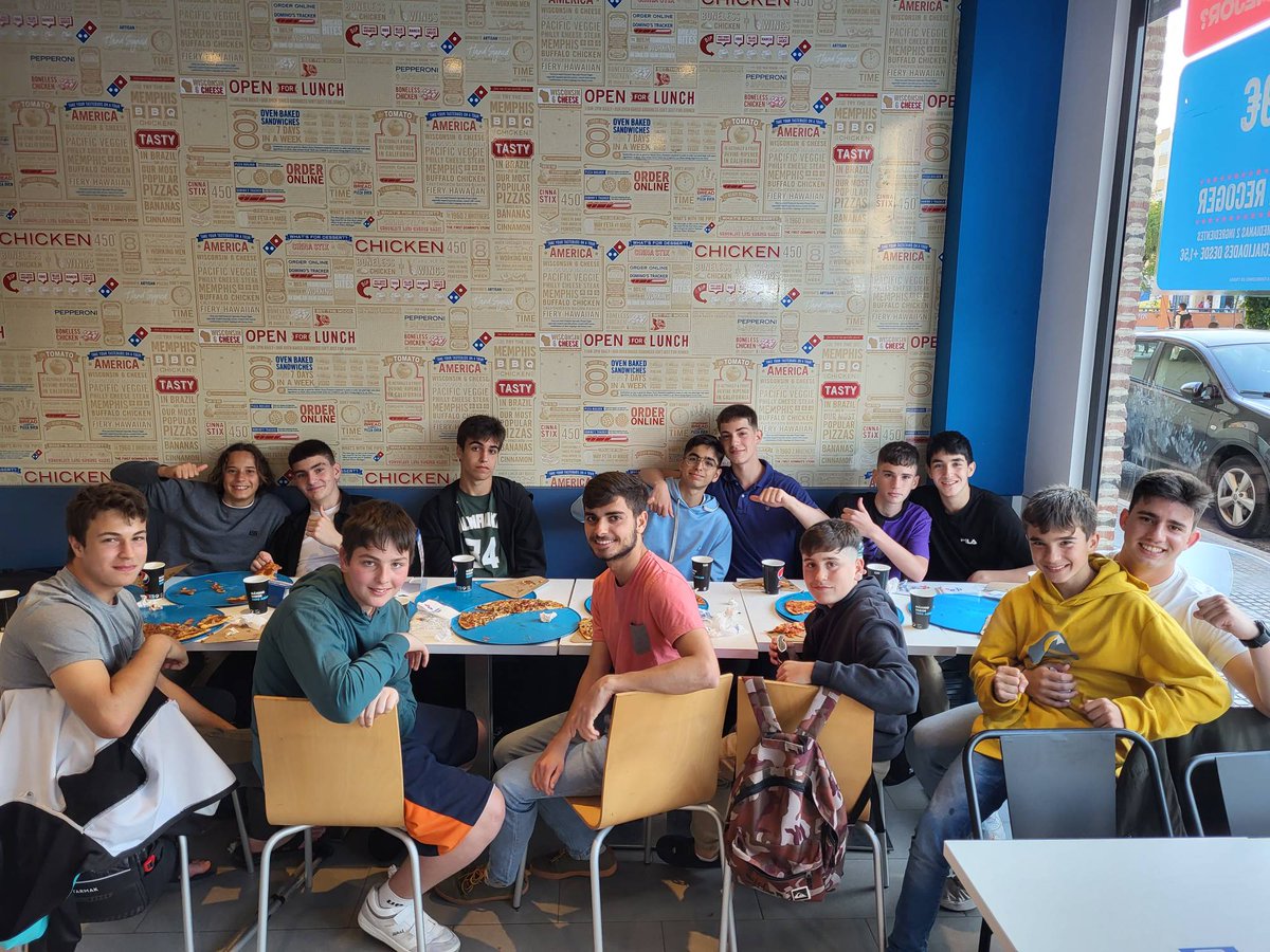 CBCIMBIS's tweet photo. Los infantiles celebran esta noche el campeonato provincial y preparan ya su desplazamiento a La Línea al CADEBA de la semana próxima.

Vamosss equipo  💪 💪 

#SiempreCimbis 💙

#CanteraTurquesa #BuenosYGuapos #SeguimosAvanzando https://t.co/oQjctMUTTy