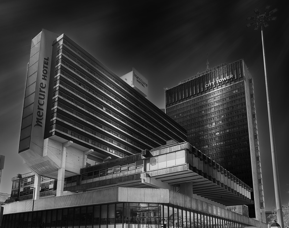 Another of my high contrast black and white images. Piccadilly plasa city tower 

Available from my website craigbarker.uk 

@officialuom @citytowermcr
<a href="/ilovemanchester/">IlovemanchesterUnited</a> <a href="/ILoveMCR/">I Love Manchester</a>  @mnc_pictures <a href="/visit_mcr/">Visit Manchester</a> <a href="/mcrconfidential/">Manchester Confidential</a>  @togethermanchester
@edwardsco_mcr