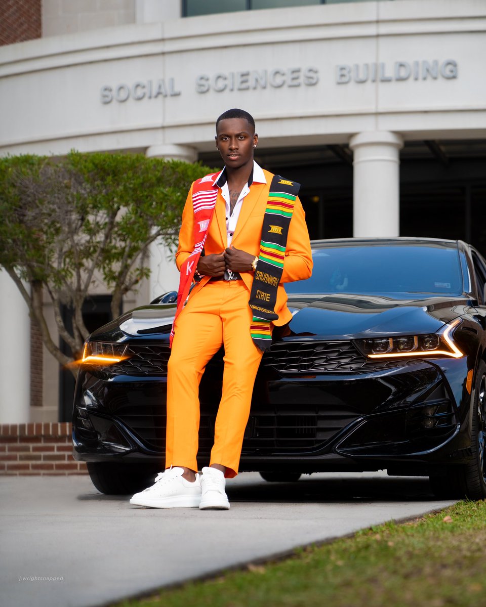 DatBoaCertified's tweet photo. Ya boy outta dea🎓😮‍💨 #HBCUgrad #SSU22 https://t.co/zqrNyQf99n
